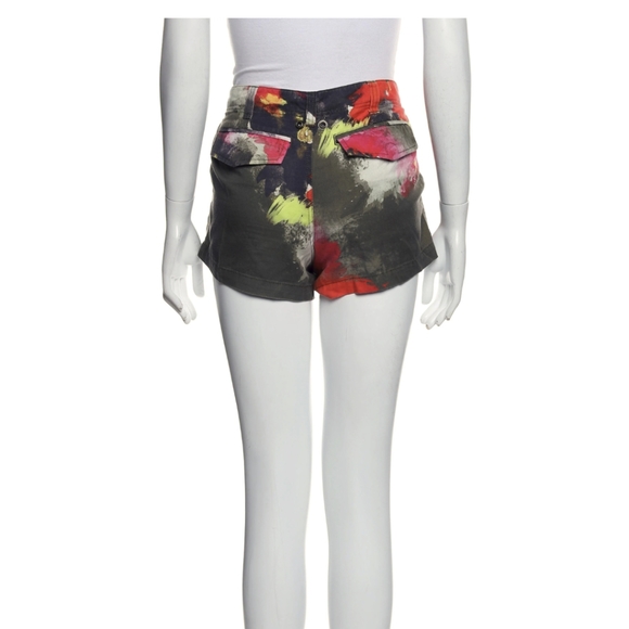 ๐ซ Sold ๐ซ Pam & Gela Floral Mini Shorts - XS/2 - Picture 3 of 5